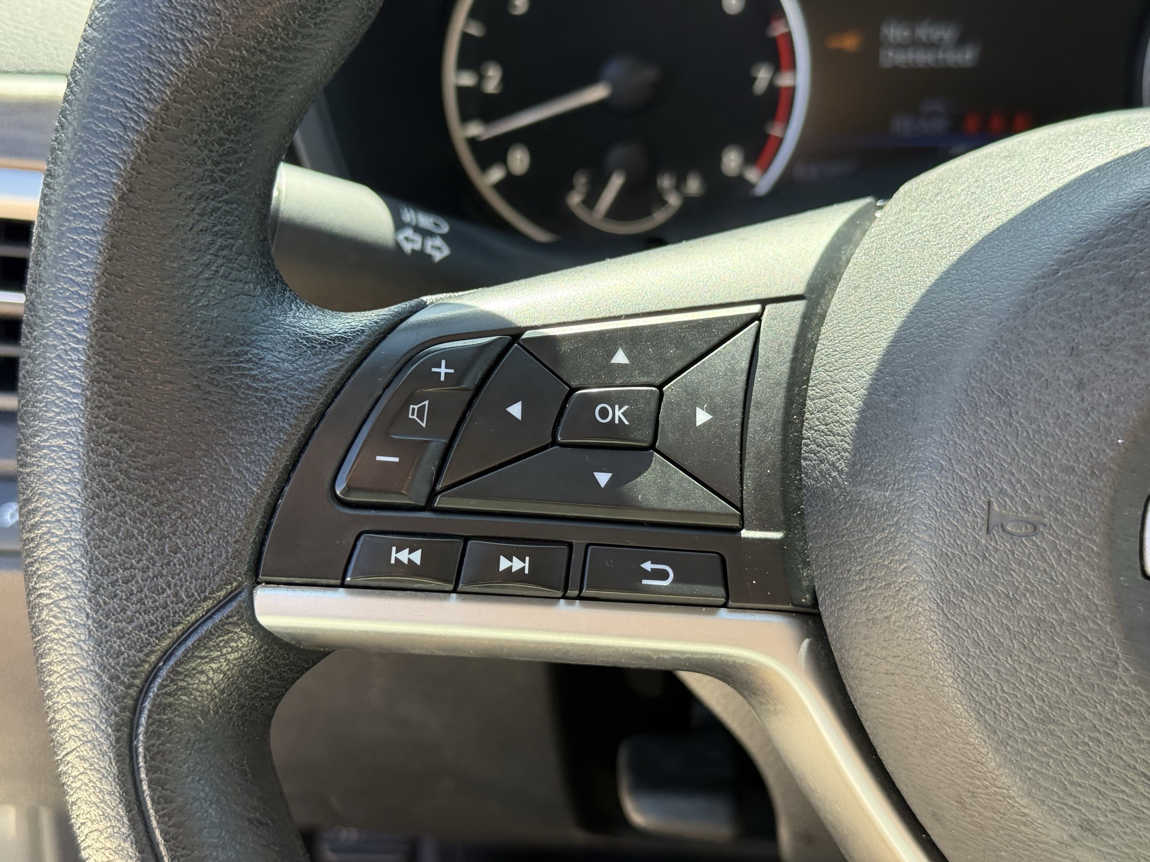 Used 2024 Nissan Altima 2.5 SV image 16