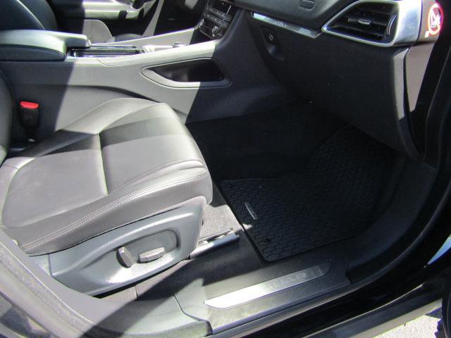 Used 2018 Jaguar F-PACE Premium AWD/4WD image 10