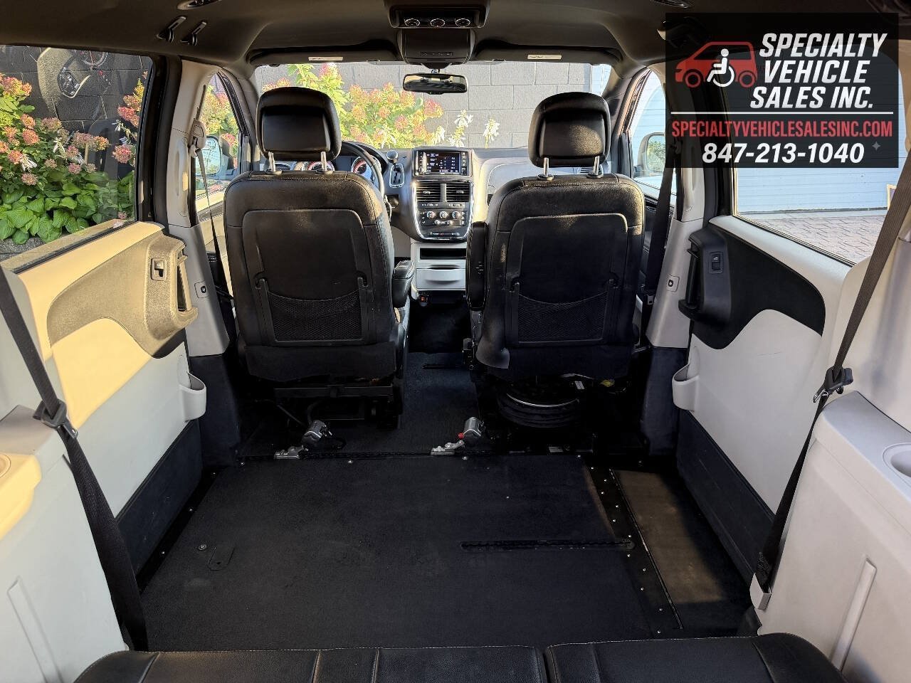 Used 2018 Dodge Grand Caravan SXT FWD image 28