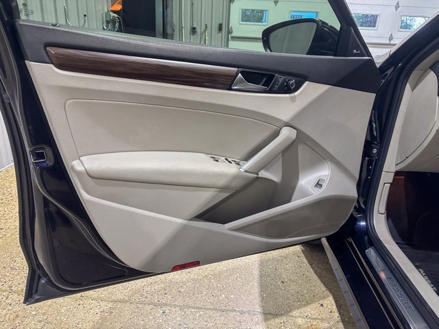 Used 2020 Volkswagen Passat 2.0T SEL image 14