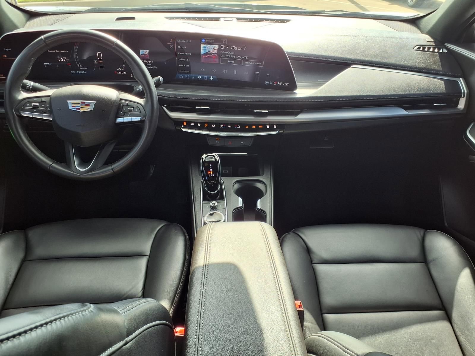 Used 2025 Cadillac XT4 Premium Luxury image 9