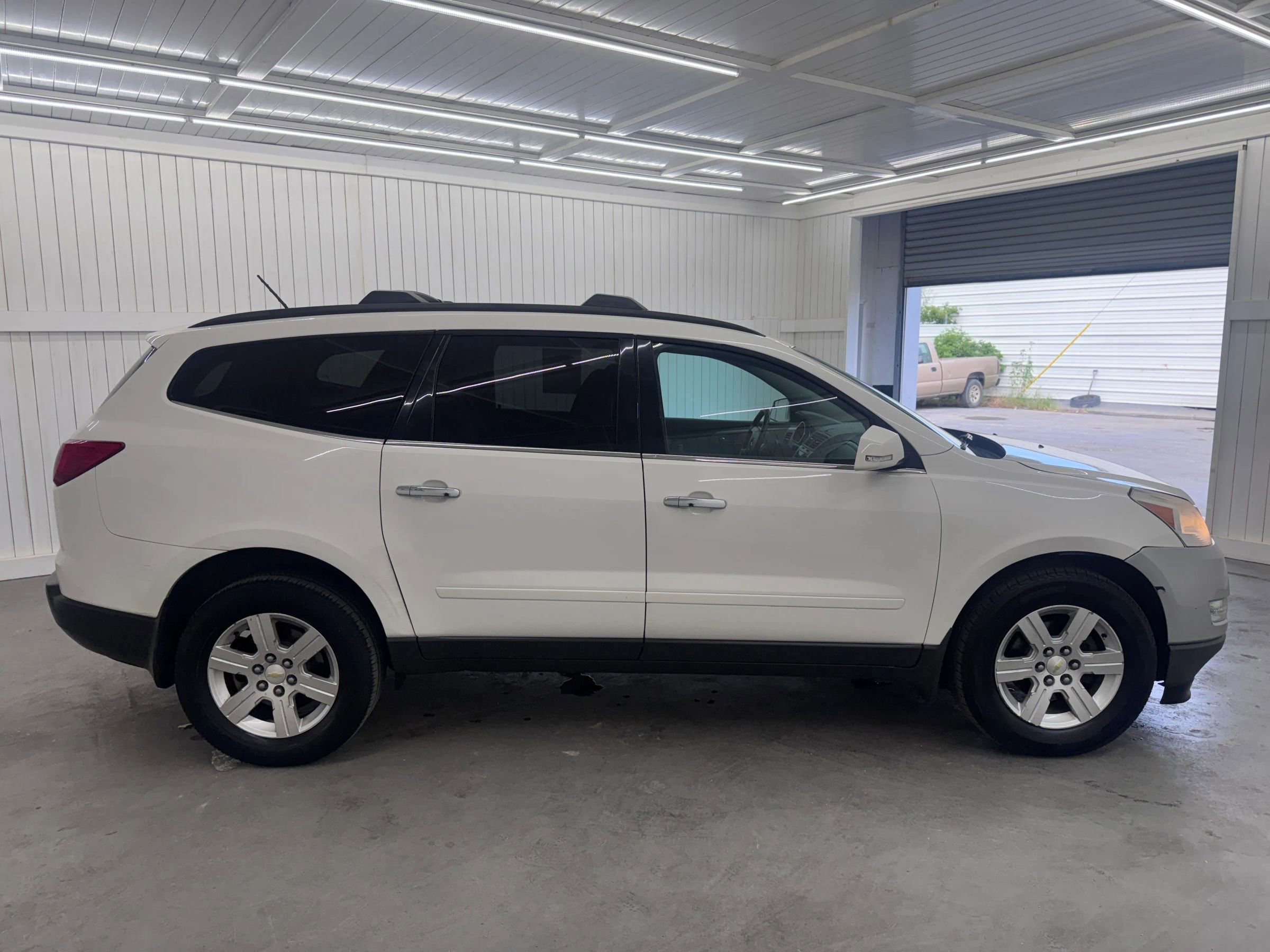 Used 2011 Chevrolet Traverse LT image 4