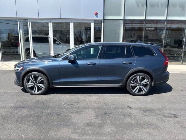 Used 2025 Volvo V60 B5 Cross Country Plus video 2