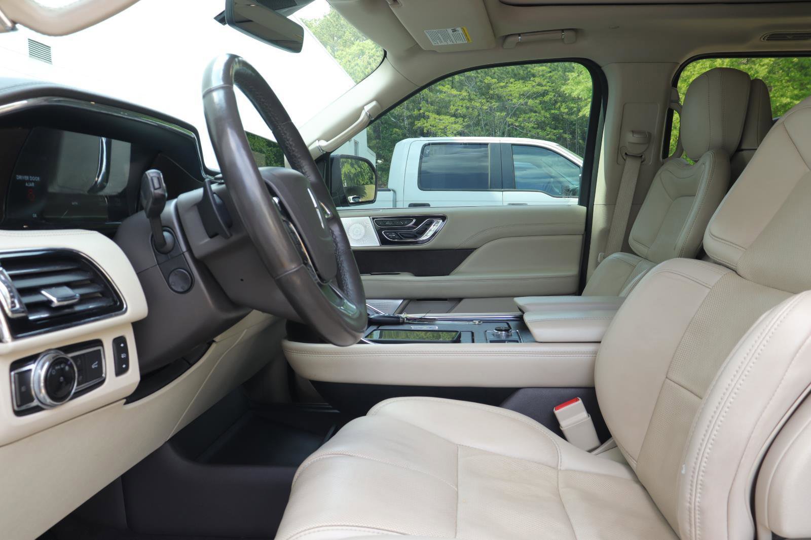 Used 2020 Lincoln Navigator Reserve w/ Luxury Package image 10