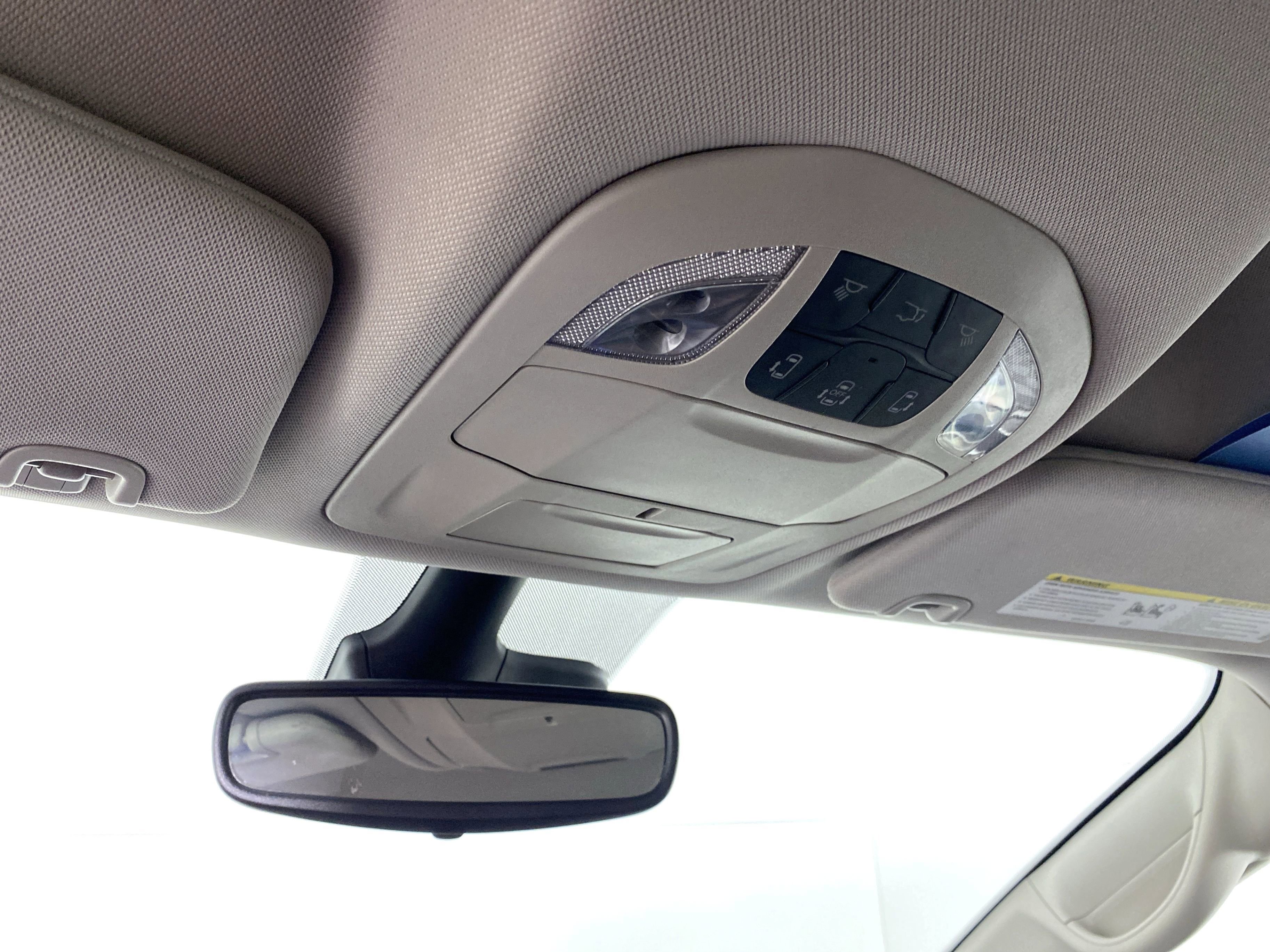 Used 2023 Chrysler Voyager LX image 26