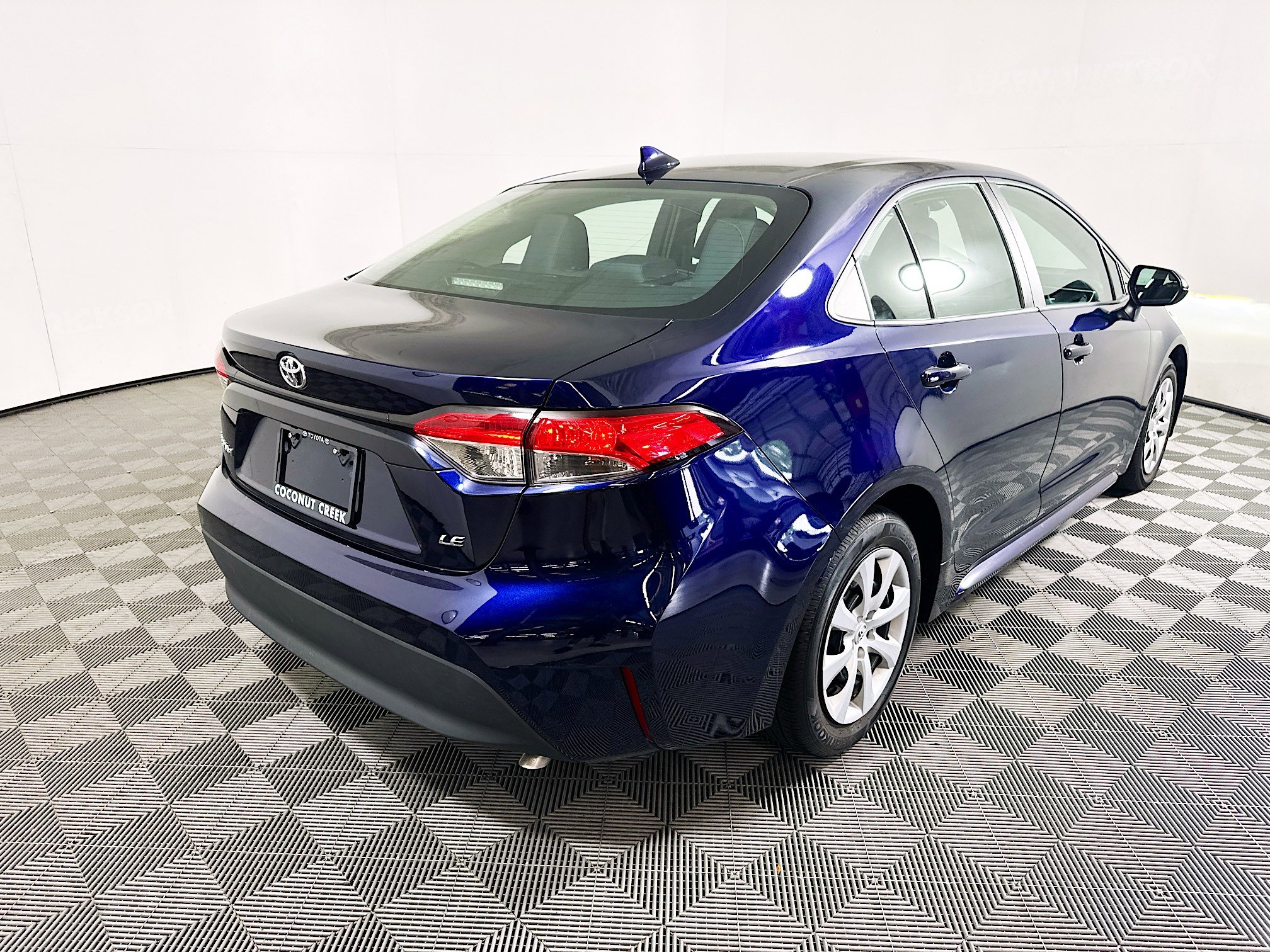 Used 2024 Toyota Corolla LE FWD image 3