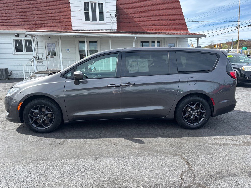 Used 2018 Chrysler Pacifica Touring Plus w/ S Appearance Package image 4