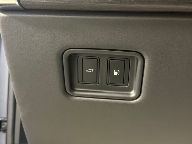 Used 2025 Land Rover Range Rover SE image 38
