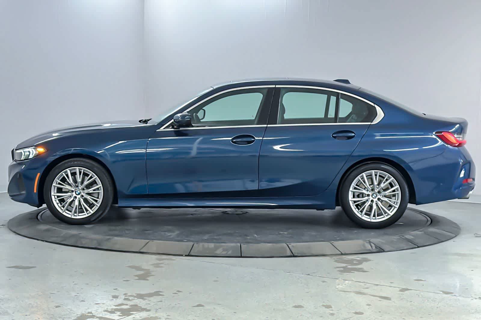 Used 2024 BMW 330i Sedan w/ Premium Package RWD image 5