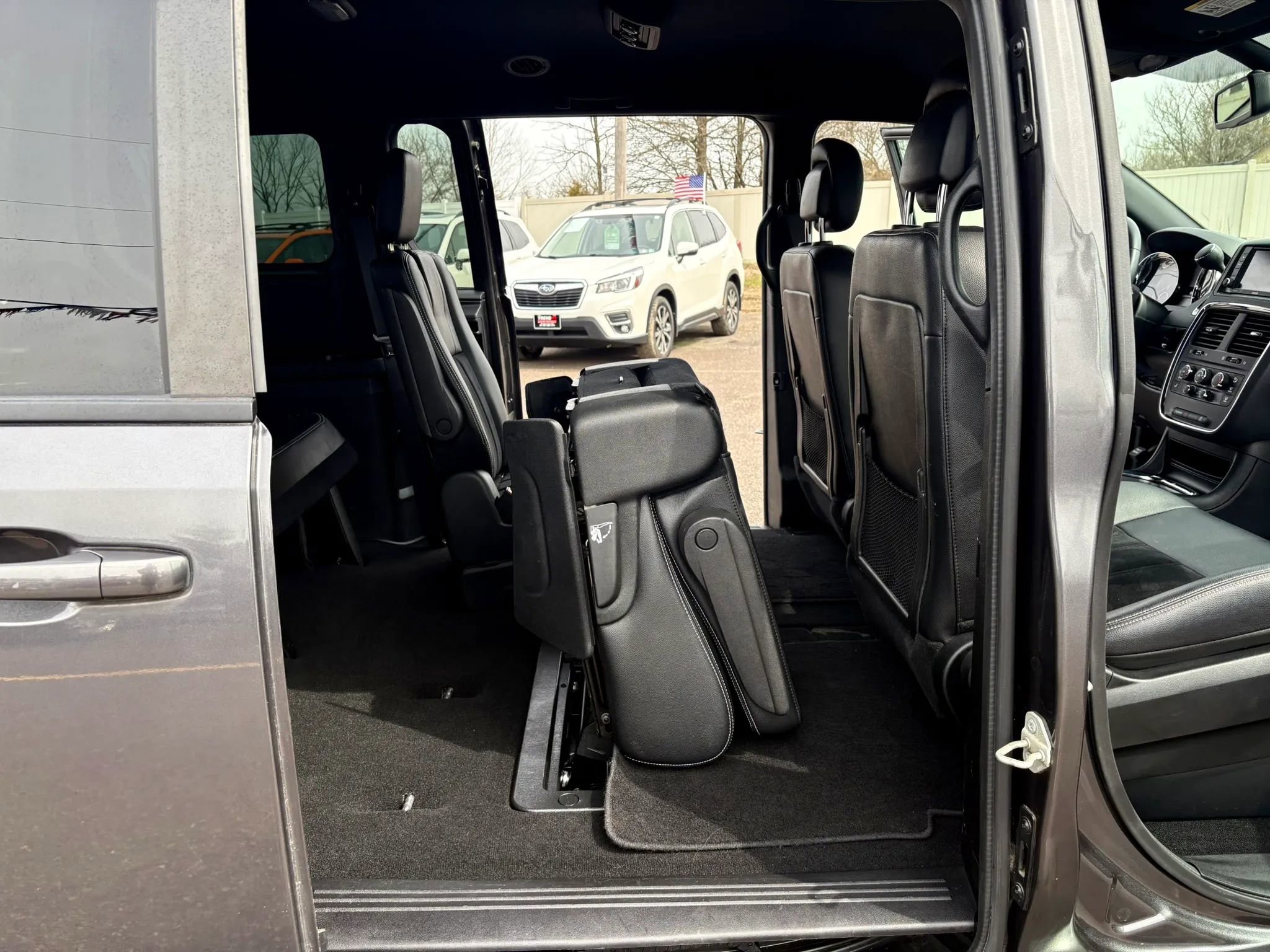 Used 2018 Dodge Grand Caravan SXT w/ Blacktop Package FWD image 26