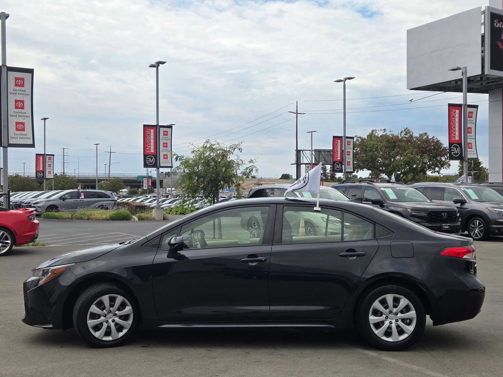 Used 2020 Toyota Corolla LE w/ Carpet Mat Package (TMS) FWD image 4