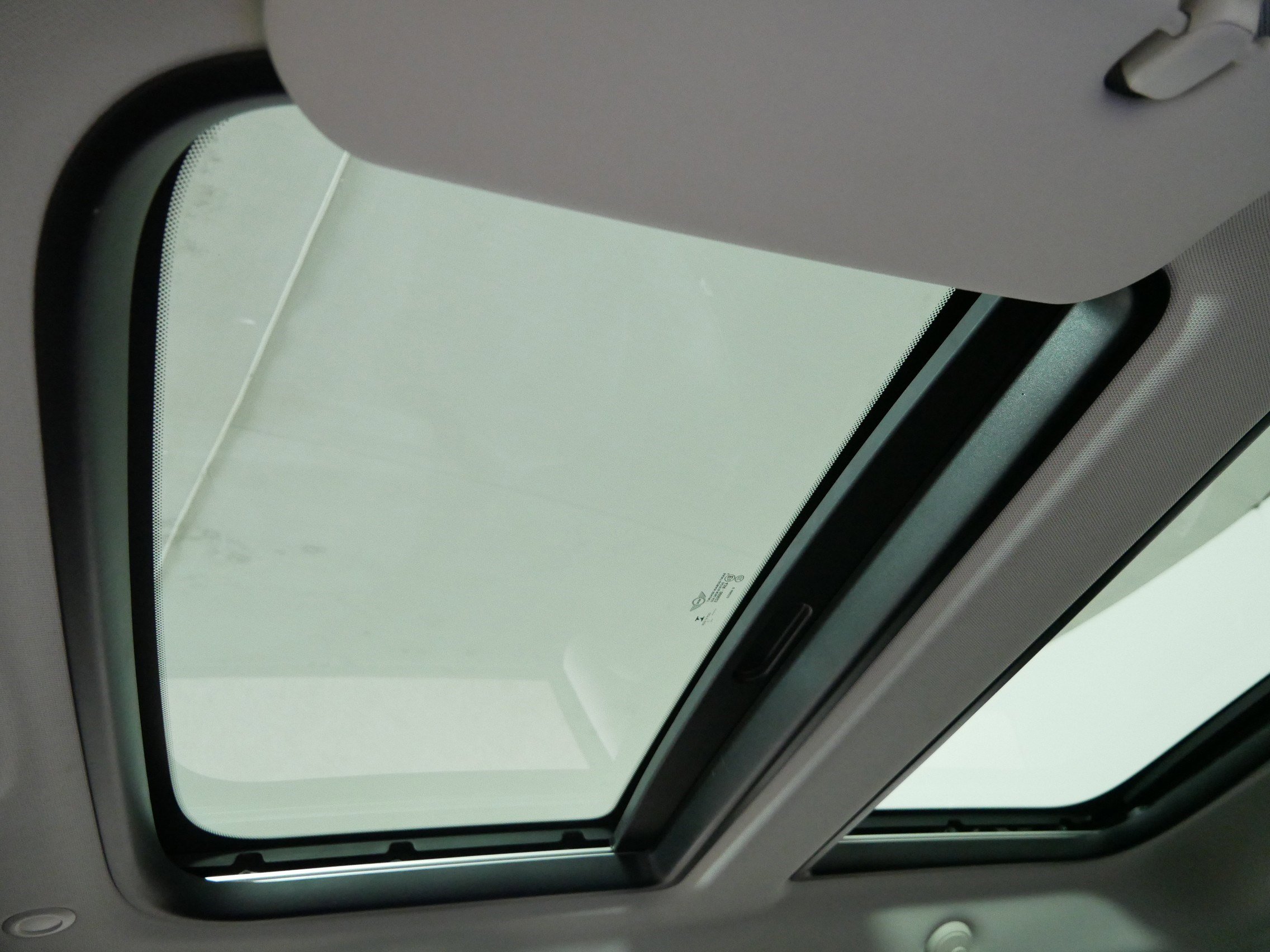 Used 2015 MINI Cooper 2-Door Hardtop image 32