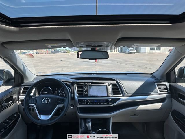 Used 2016 Toyota Highlander XLE FWD image 12