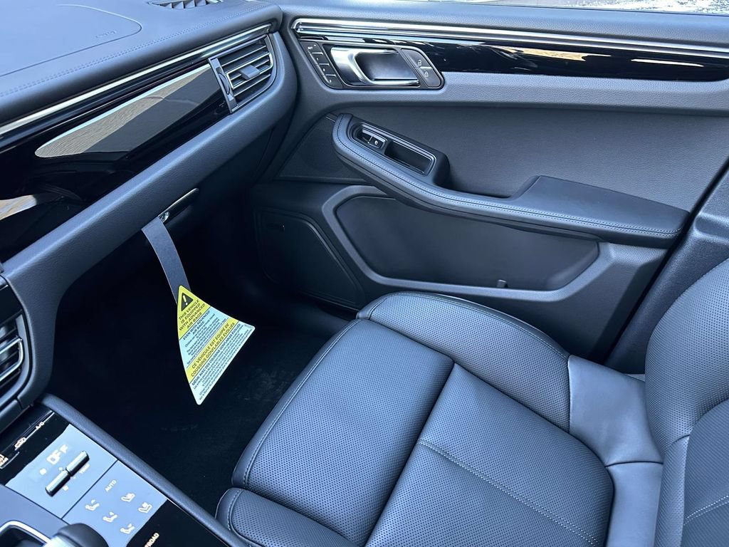 New 2026 Porsche Macan AWD/4WD image 29