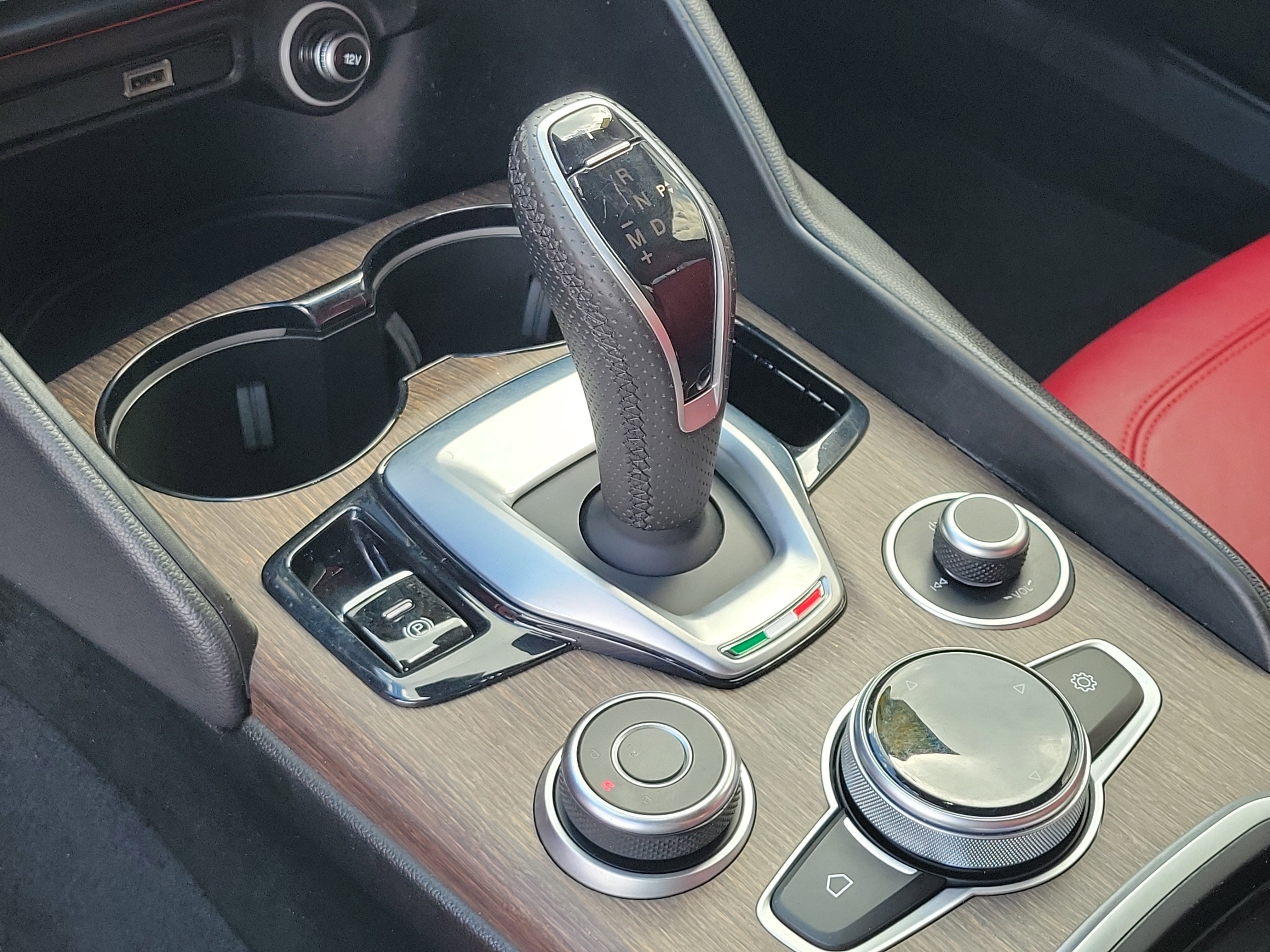 Used 2020 Alfa Romeo Giulia Ti w/ Active Blind Spot Package image 28