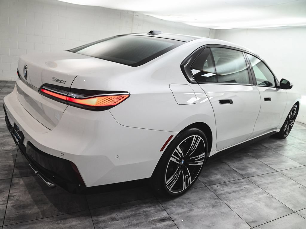 Used 2025 BMW 760i xDrive w/ Premium Package AWD/4WD image 6