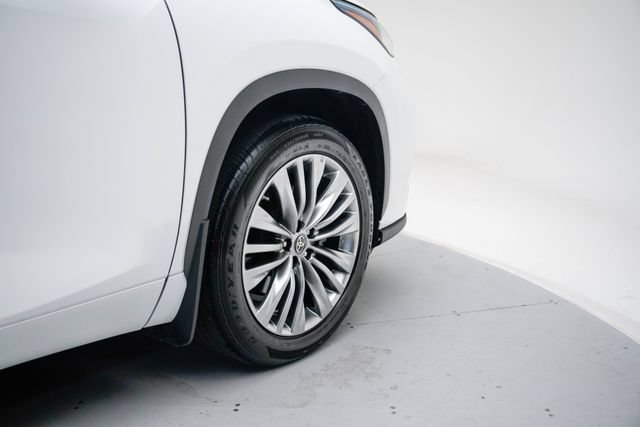 Used 2023 Toyota Highlander Platinum AWD/4WD image 11