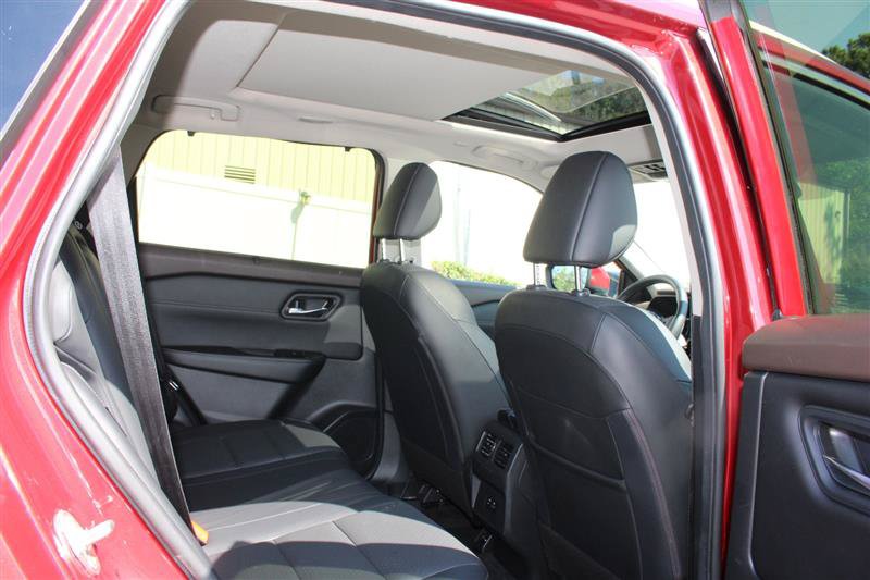 Used 2023 Nissan Rogue SV w/ SV Premium B Package AWD/4WD image 14