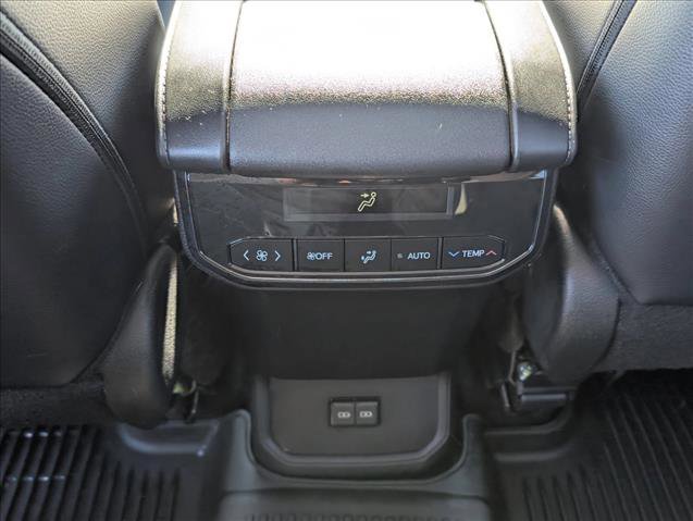 Used 2025 Toyota Highlander XLE image 18