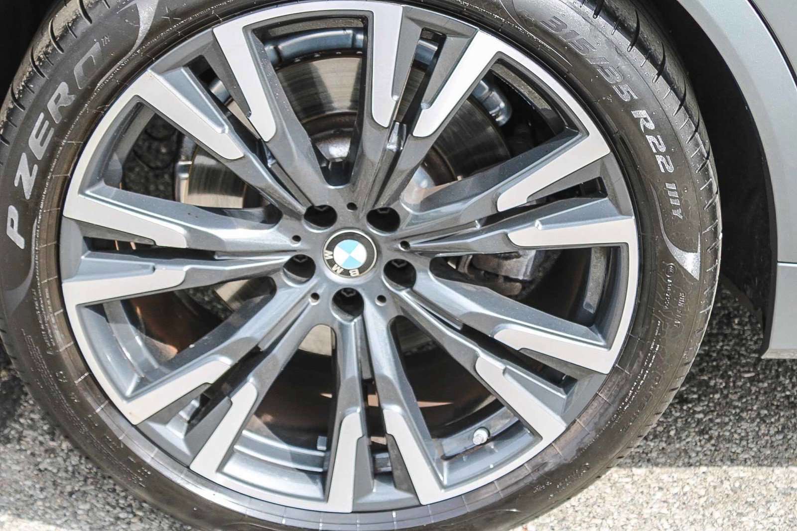 Used 2023 BMW X7 xDrive40i w/ Premium Package image 11