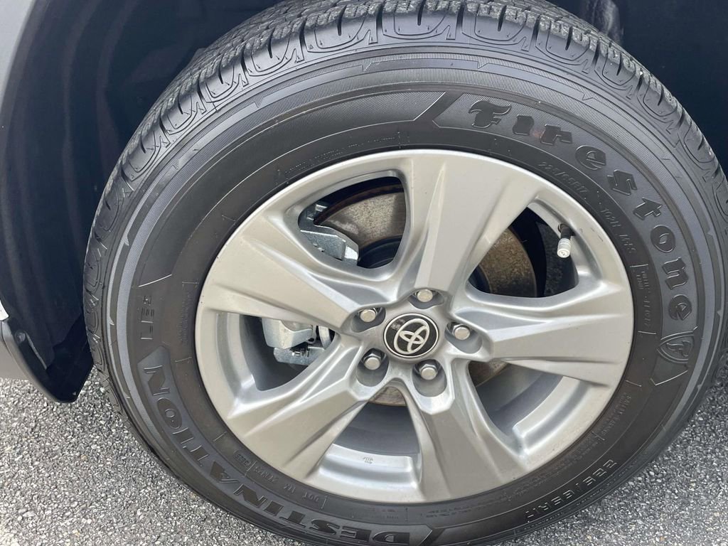 Used 2025 Toyota RAV4 XLE image 8