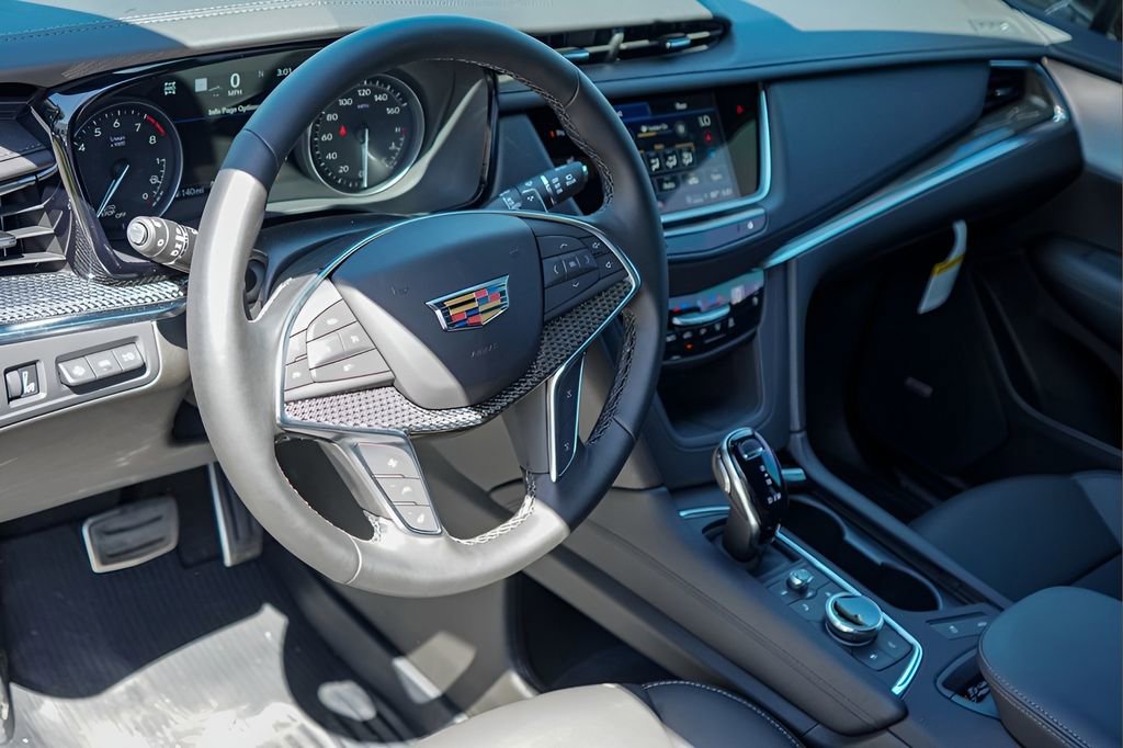New 2026 Cadillac XT5 Sportv w/ LPO, Onyx Lite Package AWD/4WD image 9