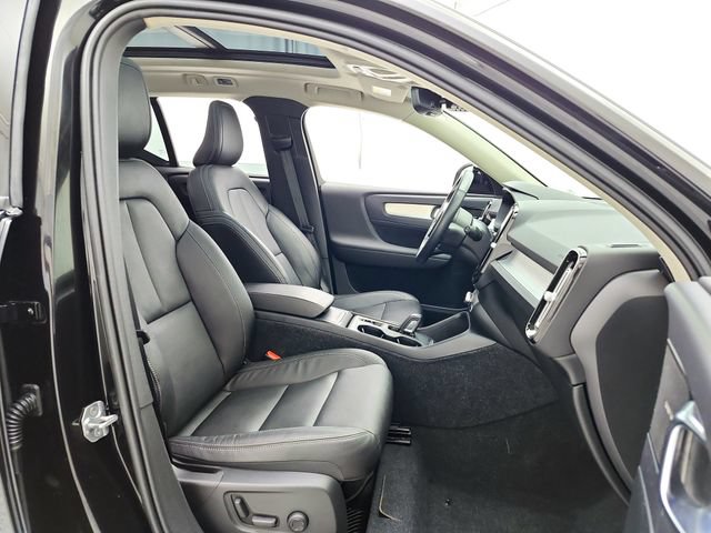 Used 2020 Volvo XC40 T5 Momentum w/ Protection Package AWD/4WD image 18