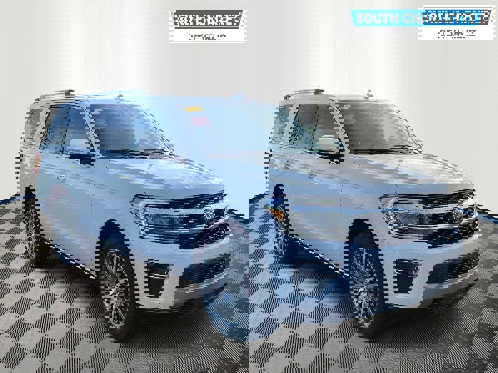 Used 2023 Ford Expedition Limited image 3