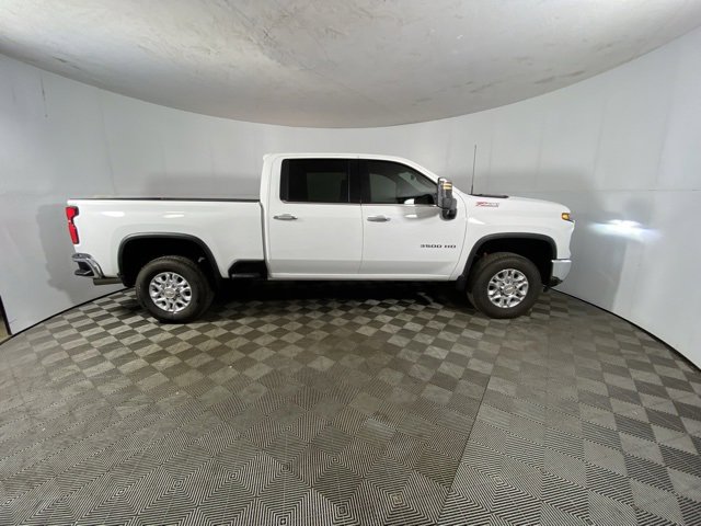 Used 2025 Chevrolet Silverado 3500 LTZ w/ LTZ Convenience Package image 4