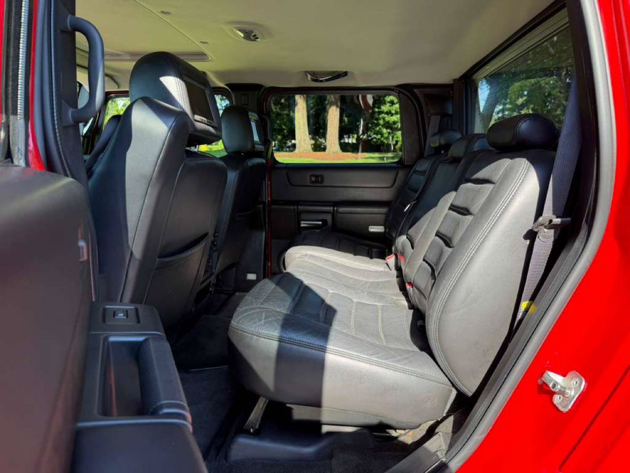 Used 2005 HUMMER H2 SUT w/ Preferred Equipment Group AWD/4WD image 17