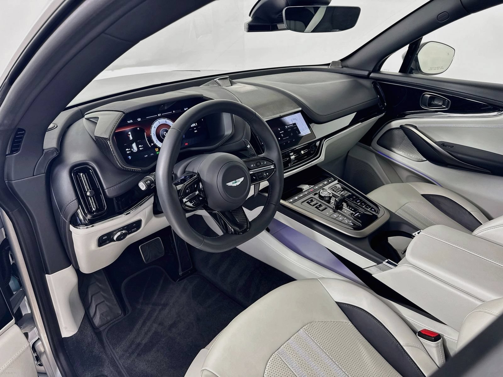 Used 2026 Aston Martin DBX 707 AWD/4WD image 10