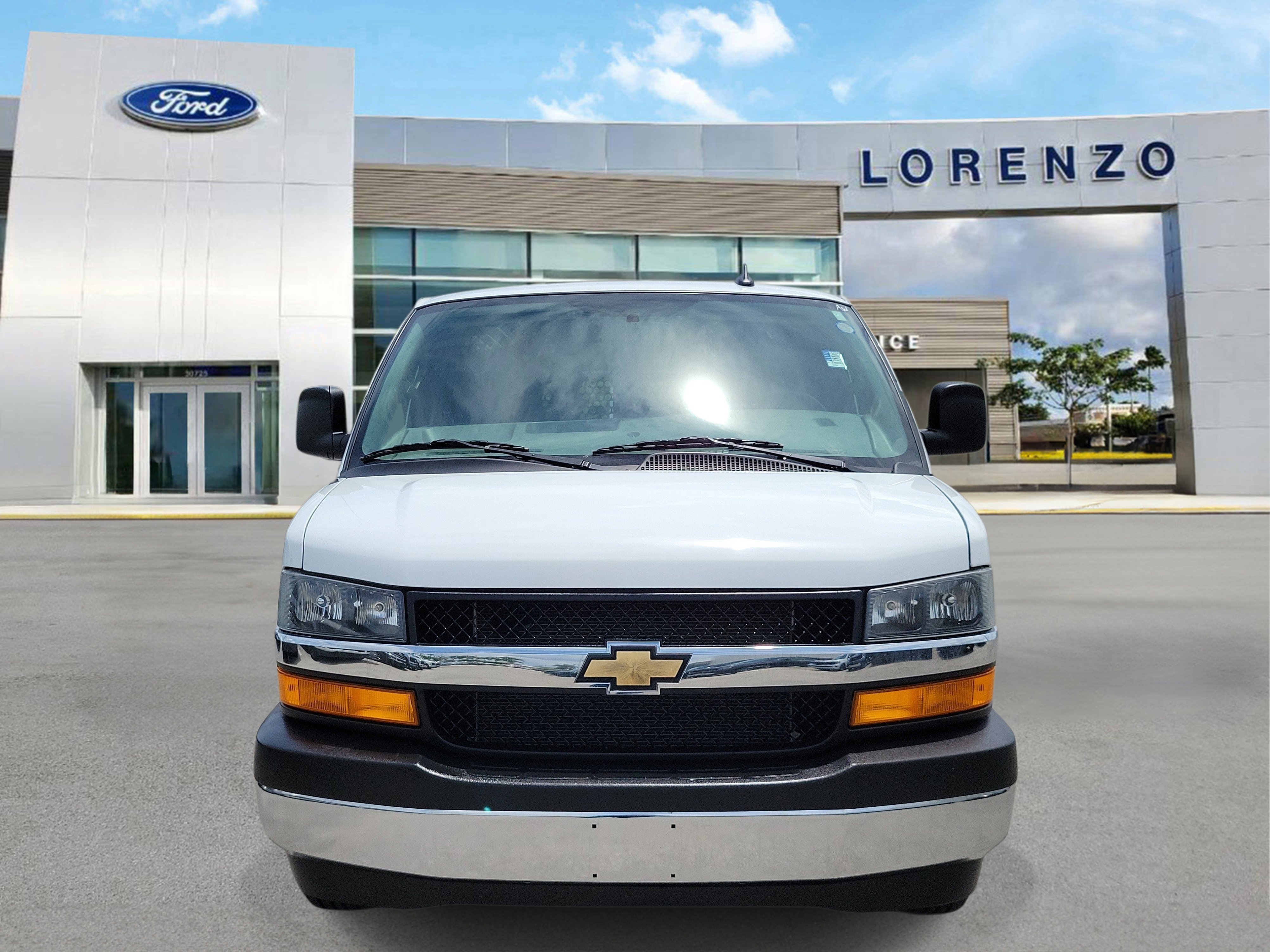 Used 2024 Chevrolet Express 2500 w/ Driver Convenience Package RWD image 2