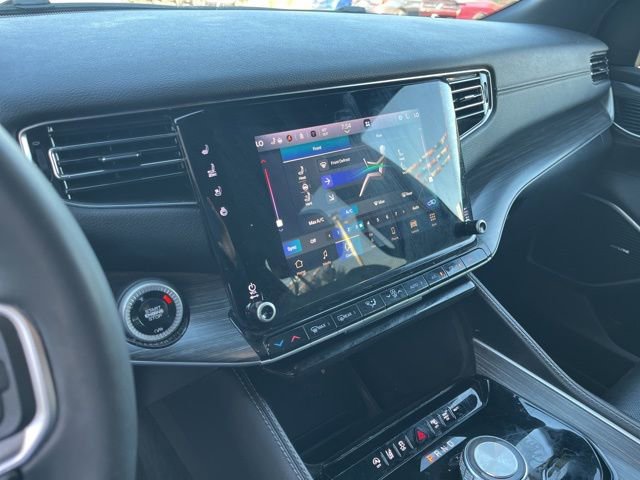 Used 2024 Jeep Wagoneer L Series II w/ Flexible Seating Group AWD/4WD image 24