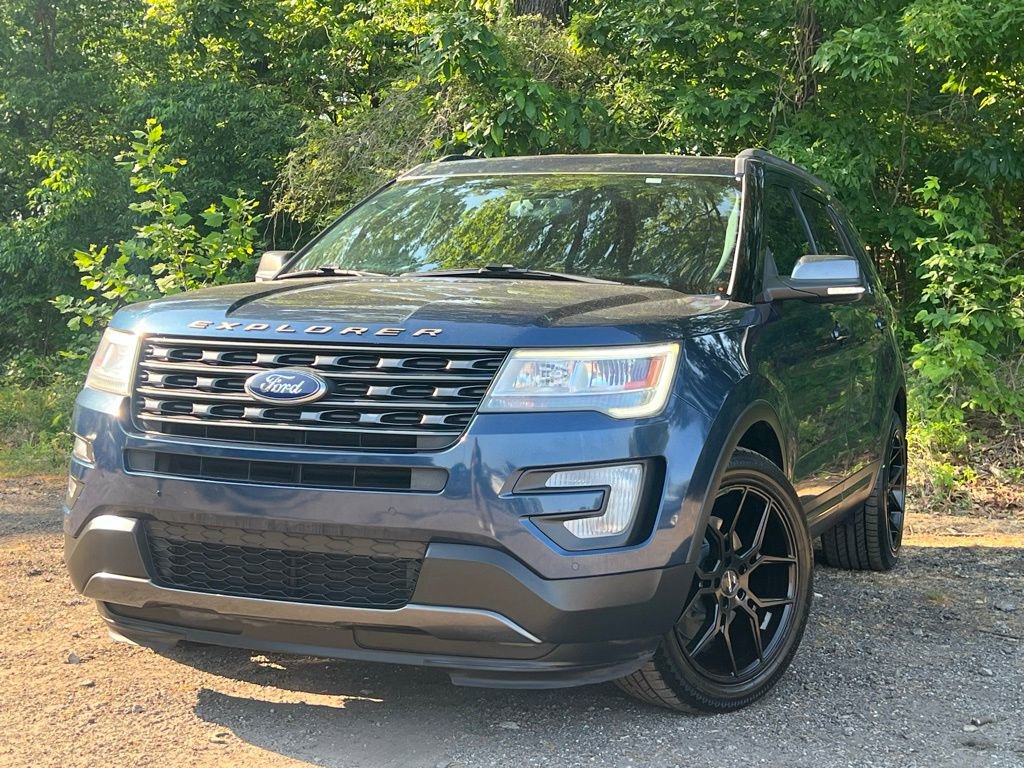 Used 2017 Ford Explorer XLT w/ Equipment Group 202A FWD image 1
