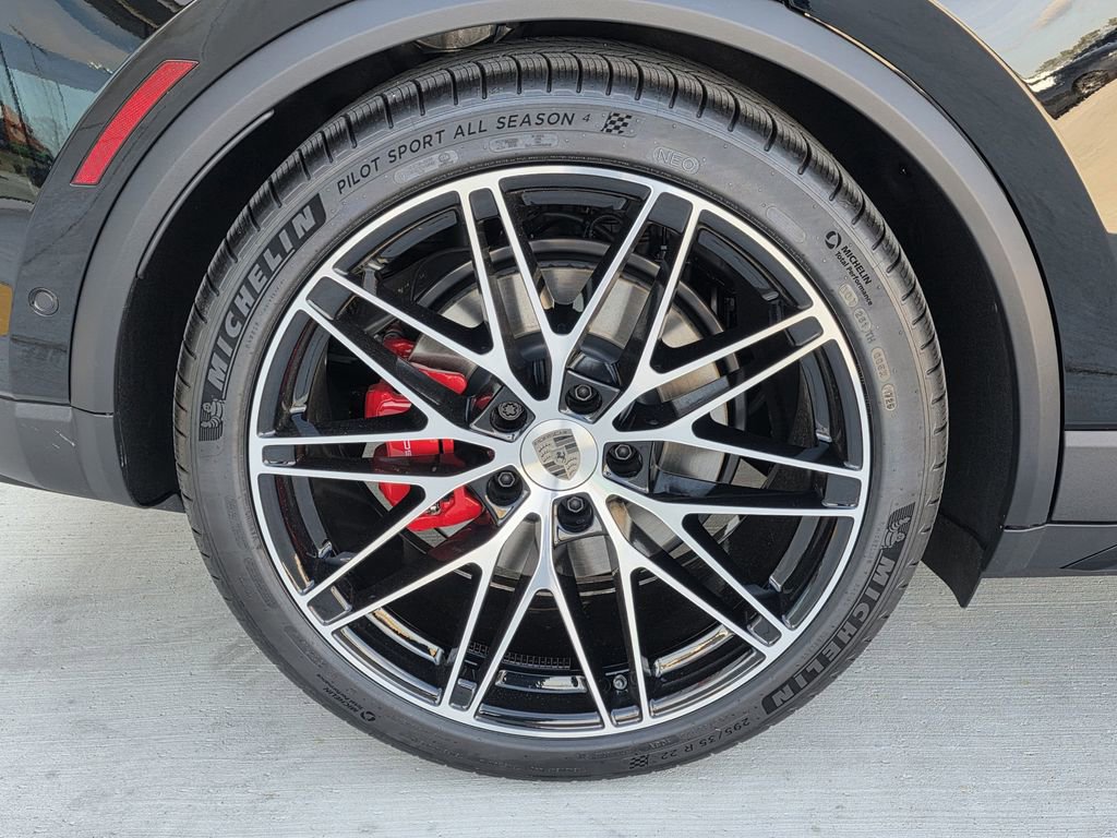 New 2025 Porsche Macan Turbo Electric AWD/4WD image 16