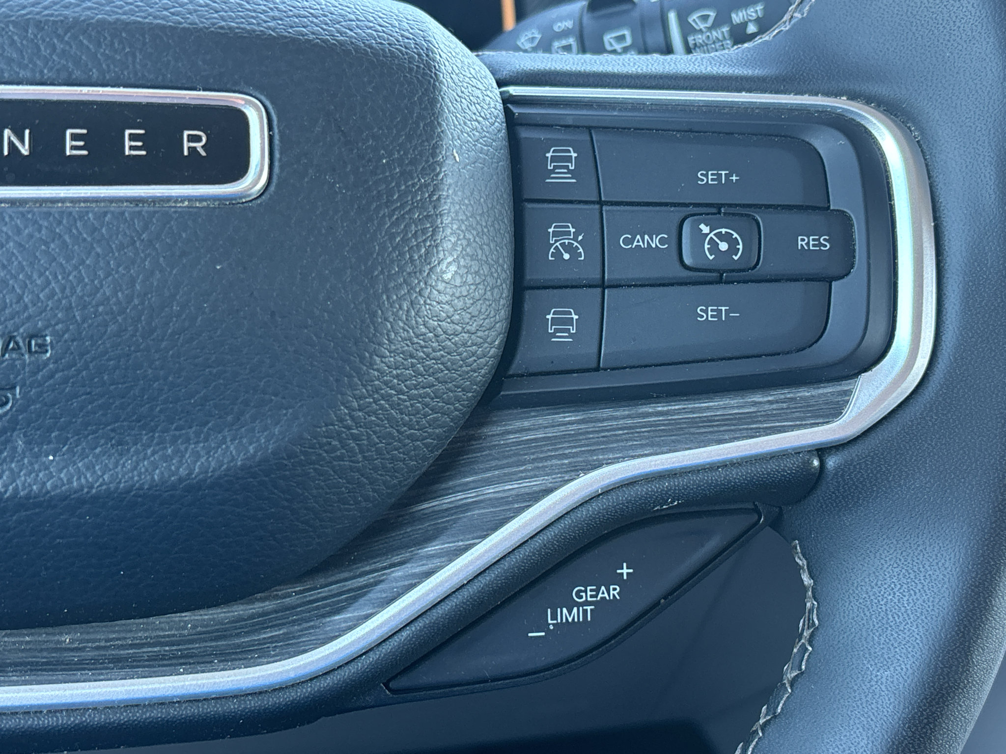 Used 2024 Jeep Wagoneer L Series II RWD image 14