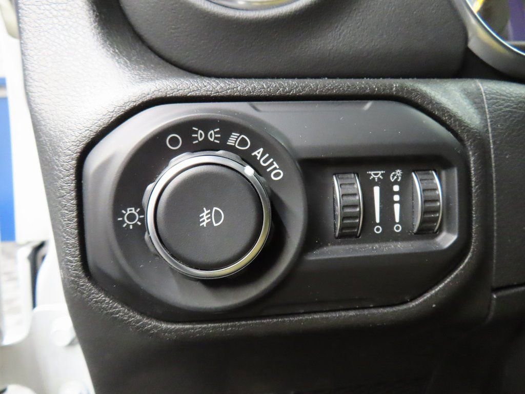 Used 2018 Jeep Wrangler Unlimited Sahara w/ Cold Weather Group image 37