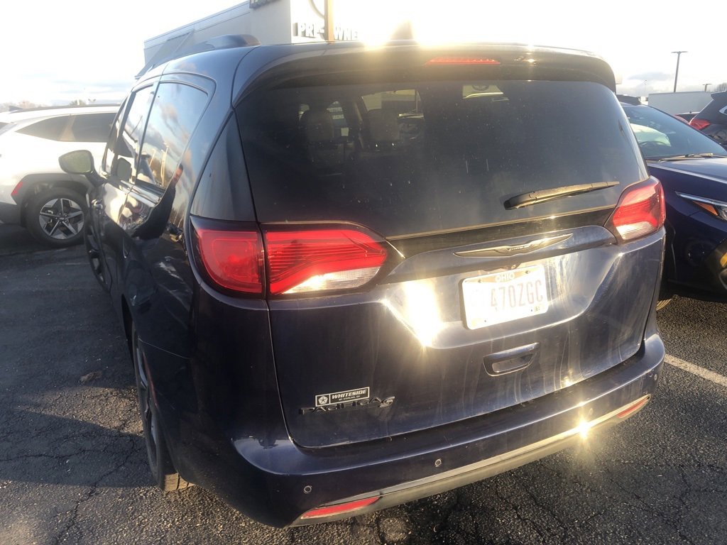 Used 2018 Chrysler Pacifica Touring-L Plus w/ Advanced Safetytec Group image 3