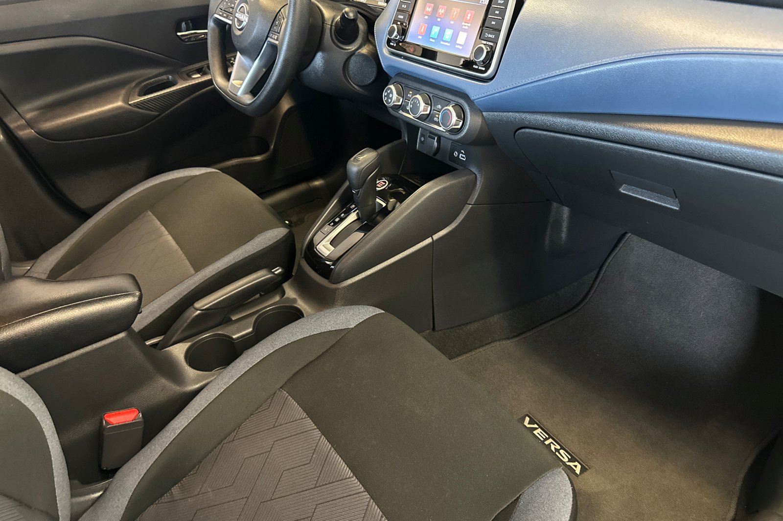 Used 2025 Nissan Versa SV FWD image 15
