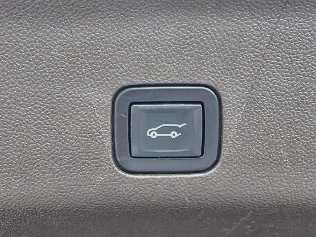 Used 2022 GMC Yukon SLT w/ SLT Luxury Package RWD image 14