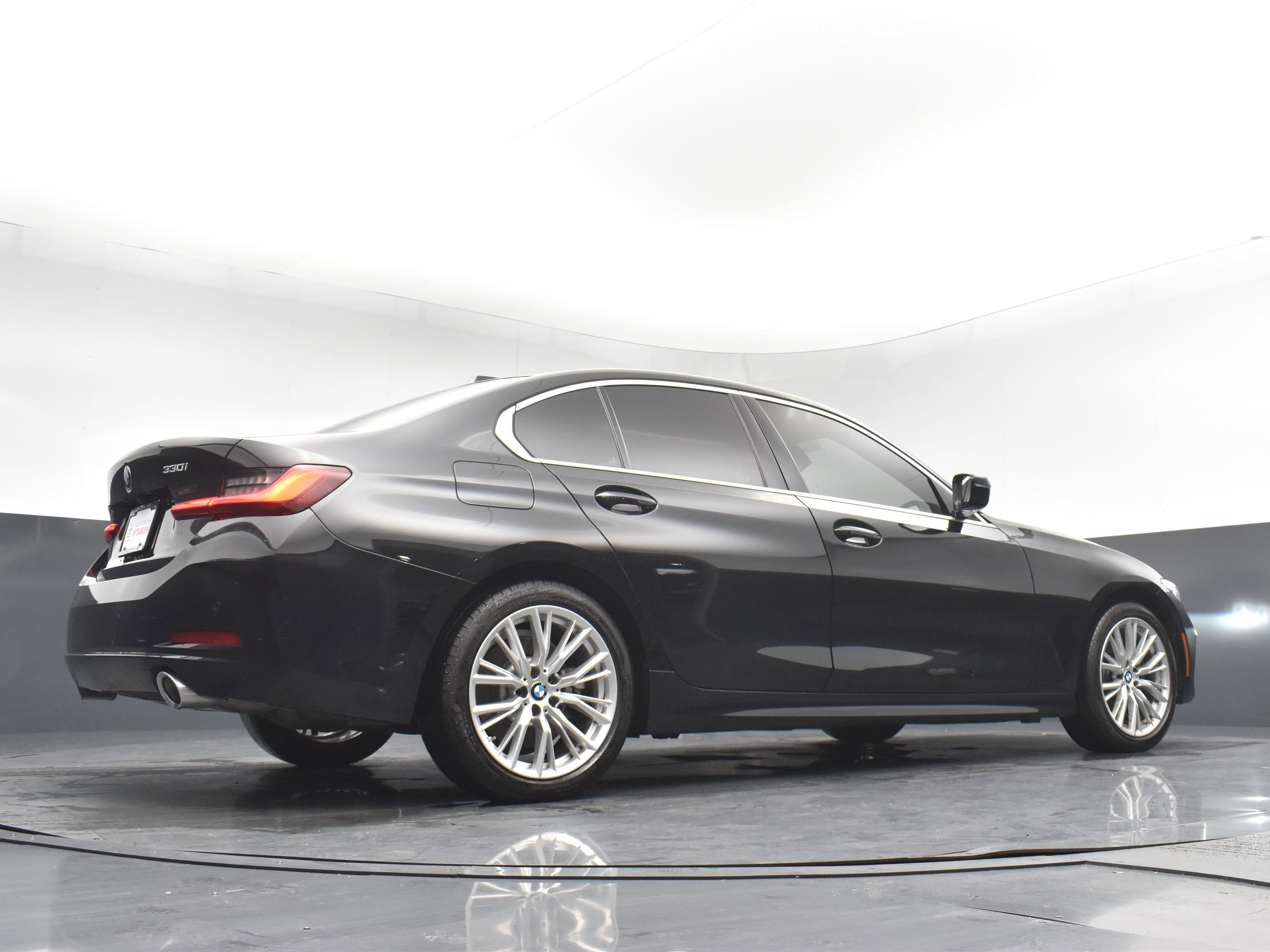 Used 2024 BMW 330i Sedan w/ Convenience Package image 25