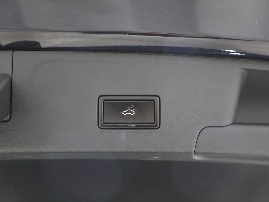 Used 2020 Volkswagen Atlas Cross Sport SE w/ Panoramic Sunroof Package AWD/4WD image 21