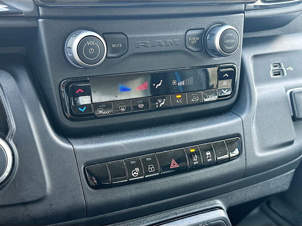 Used 2024 RAM ProMaster 3500 w/ Delivery Van Package image 18