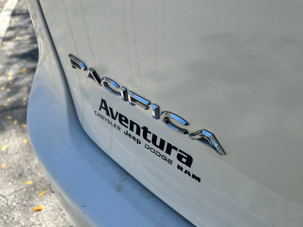 Used 2023 Chrysler Pacifica Touring-L image 38