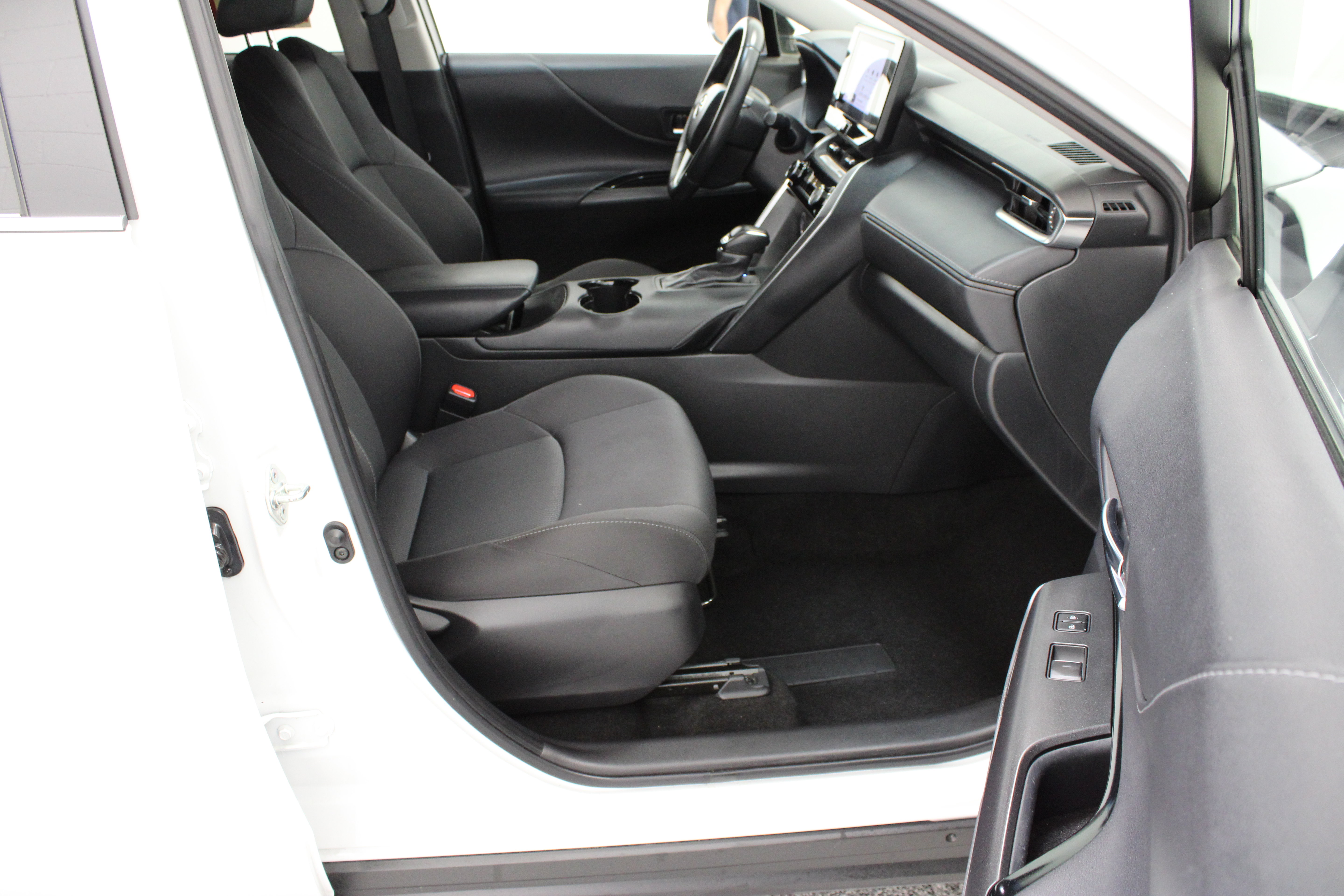Certified 2023 Toyota Venza LE AWD/4WD image 36