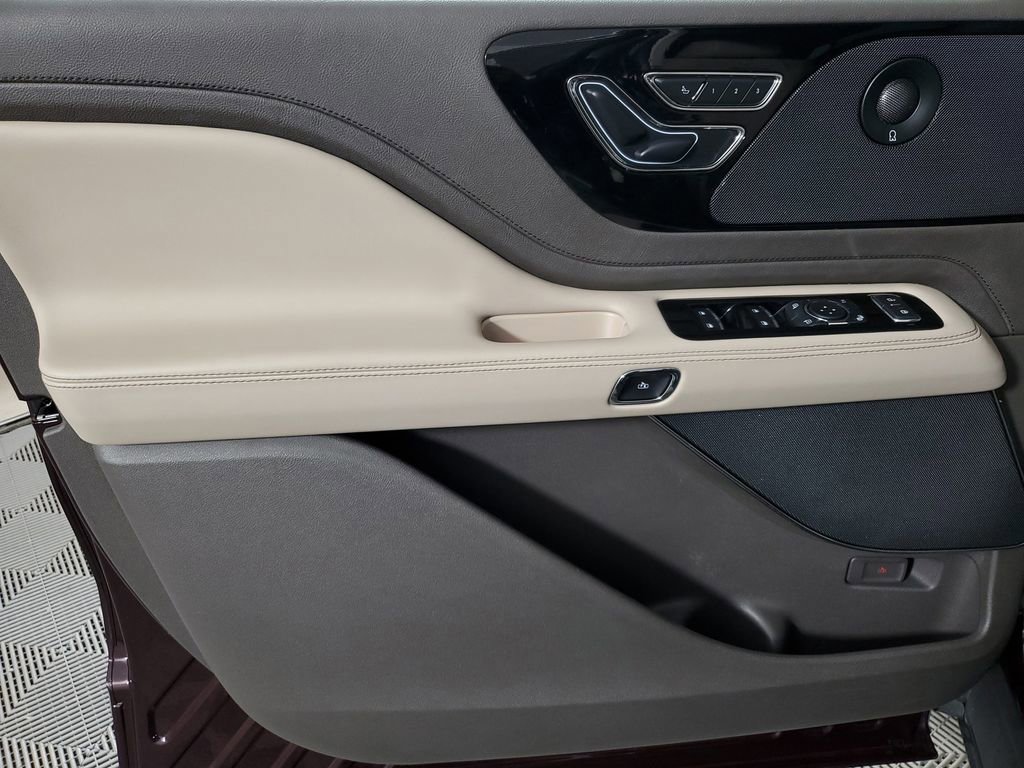 Used 2023 Lincoln Aviator Reserve w/ Equipment Group 201A RWD image 18