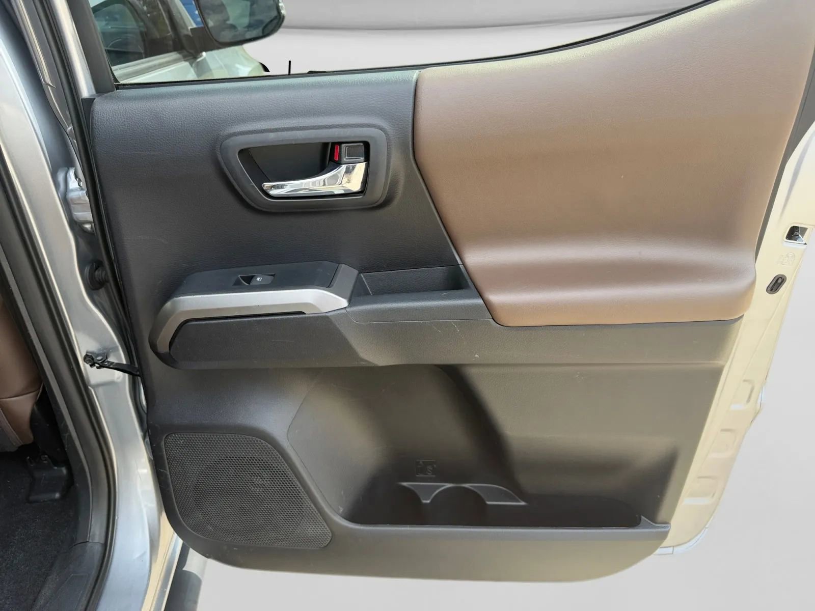 Used 2020 Toyota Tacoma Limited AWD/4WD image 30