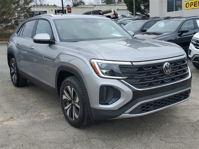 Certified 2025 Volkswagen Atlas Cross Sport SE image 3