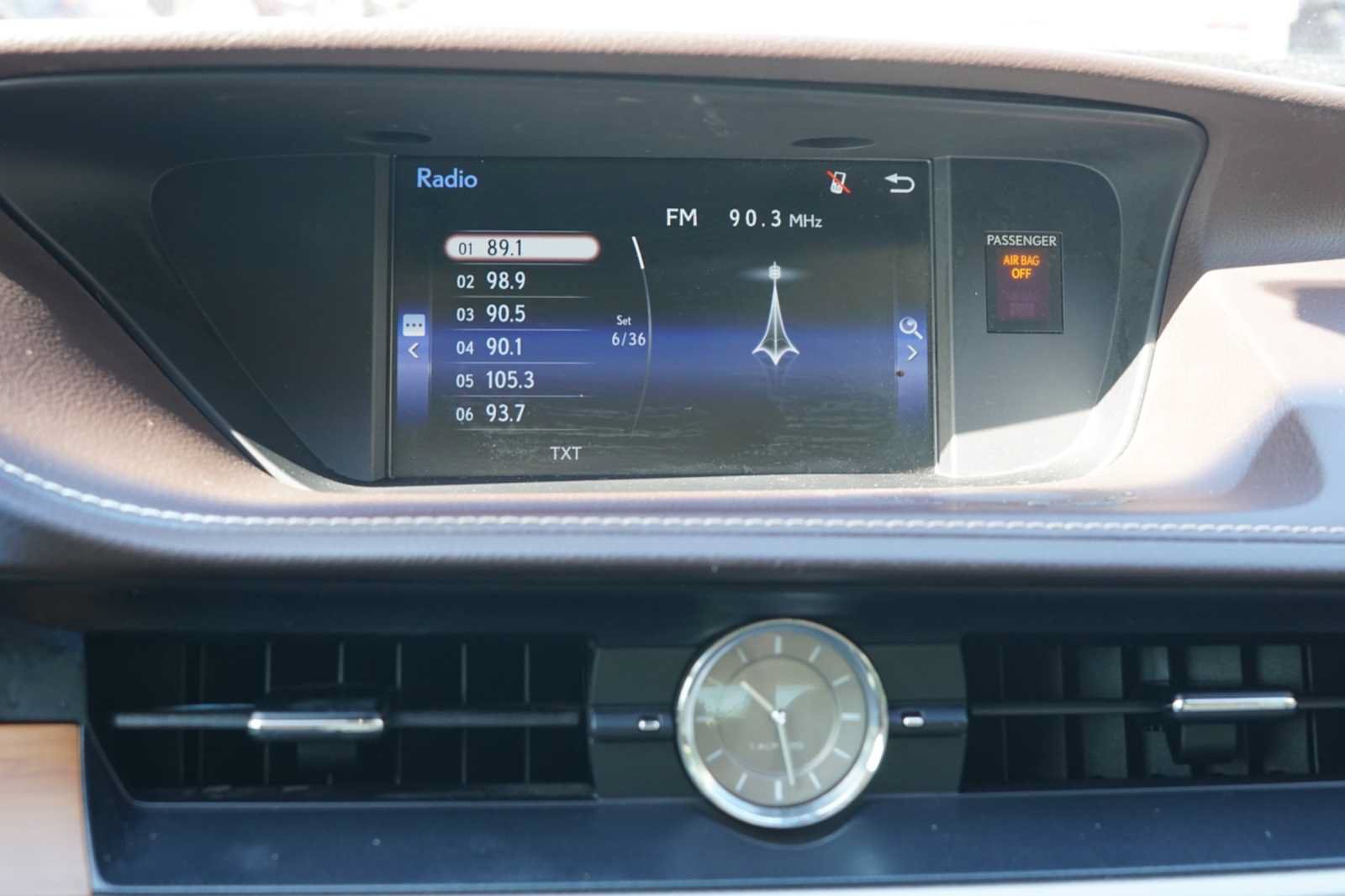 Used 2016 Lexus ES 300h w/ Premium Package w/Wood Trim FWD image 11