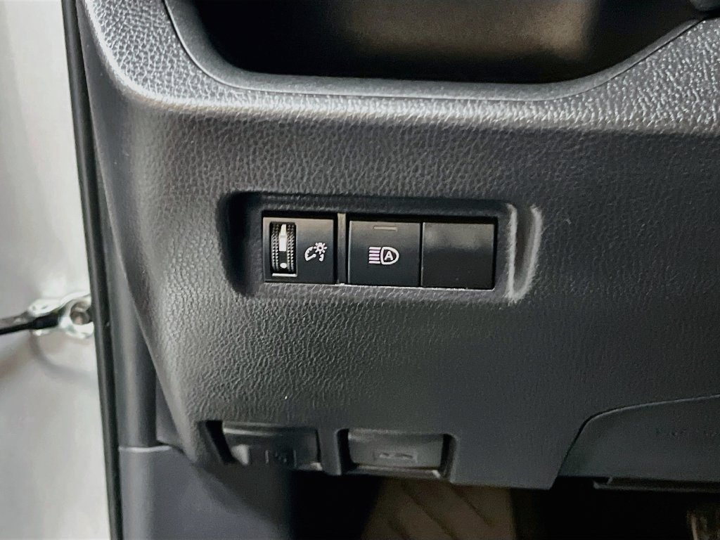 Used 2025 Toyota RAV4 XLE AWD/4WD image 10